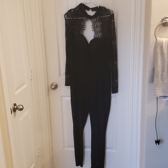 Long sleeve lace romper - Picture 1 of 5